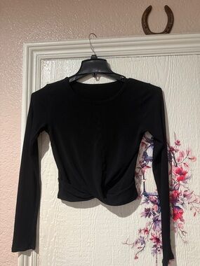ALO Yoga Black Long-Sleeve Twist Front Top